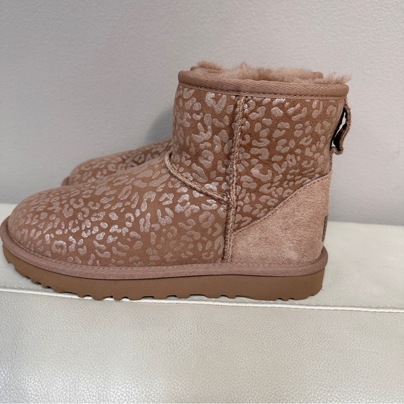 UGG Classic Mini Snow Leopard - Picture 2 of 7